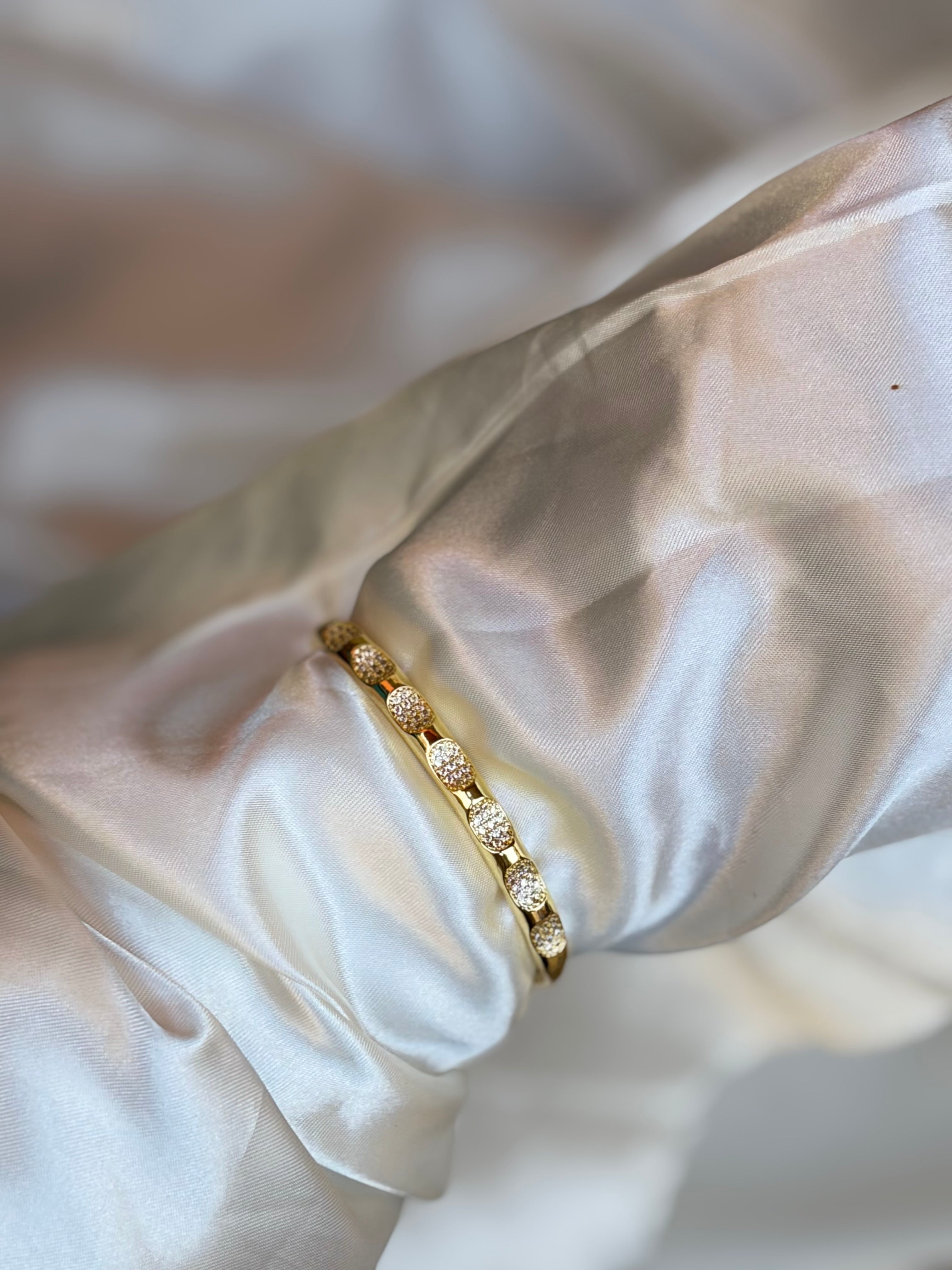 ✨Ατσάλινη Χειροπέδα με ζιργκόν