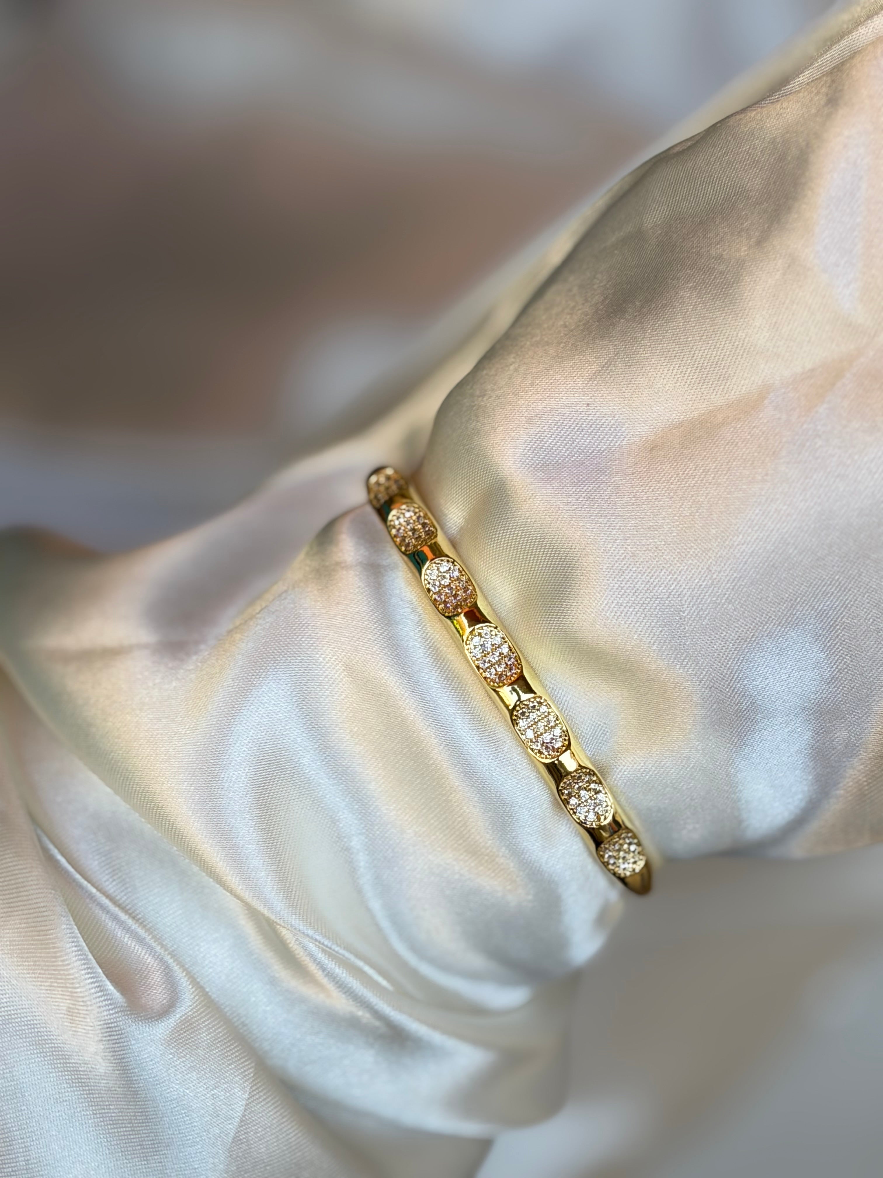 ✨Ατσάλινη Χειροπέδα με ζιργκόν