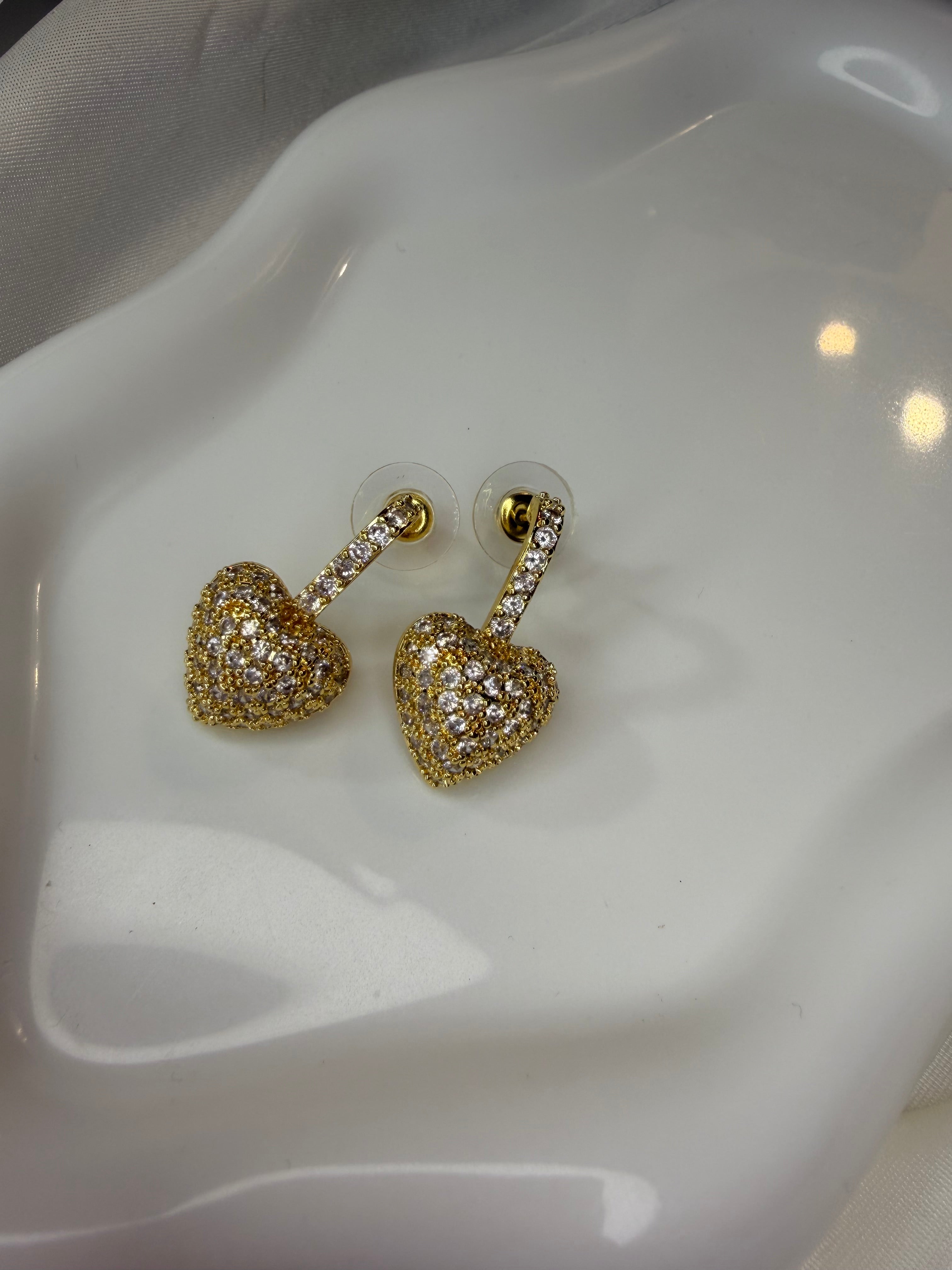 Σκουλαρίκια καρδιές με λευκά Ζιργκόν