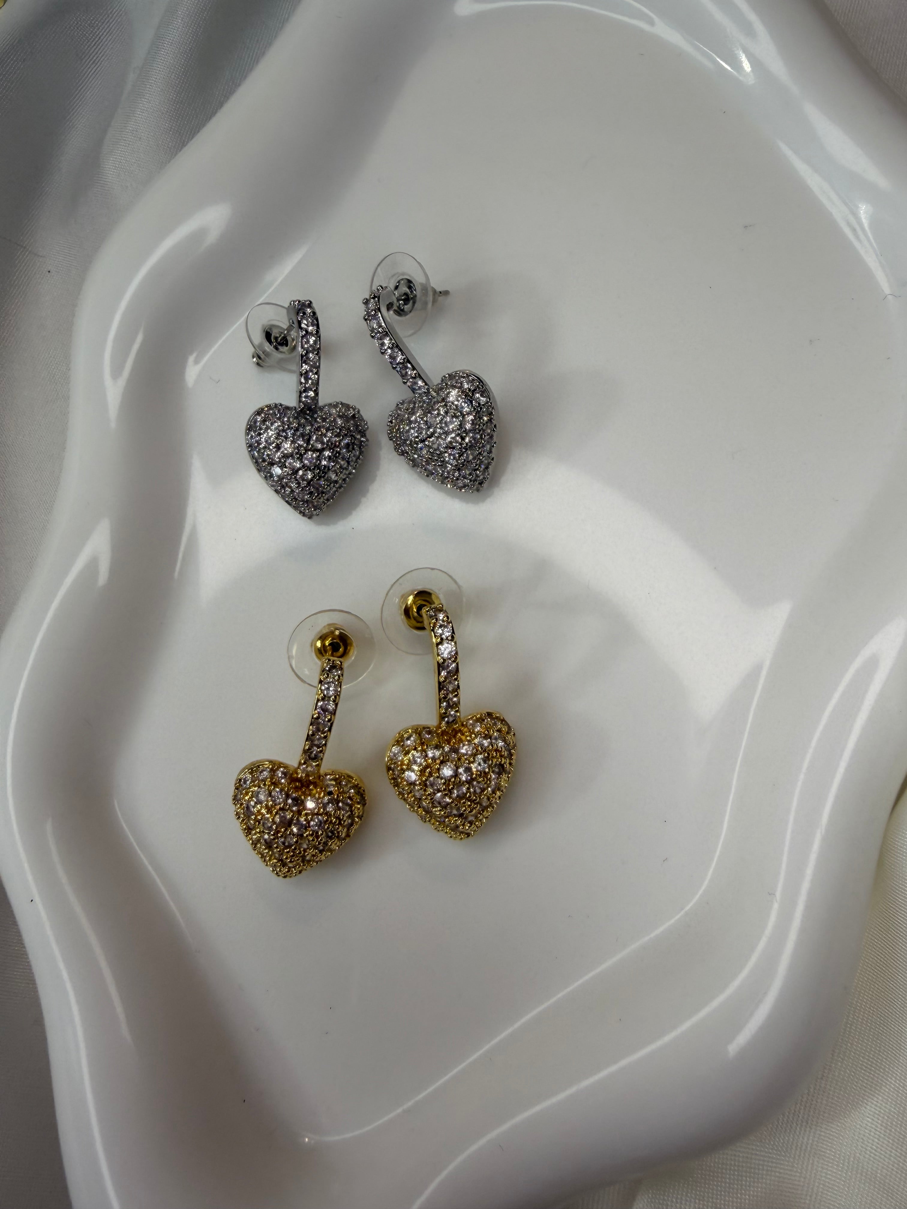 Σκουλαρίκια καρδιές με λευκά Ζιργκόν